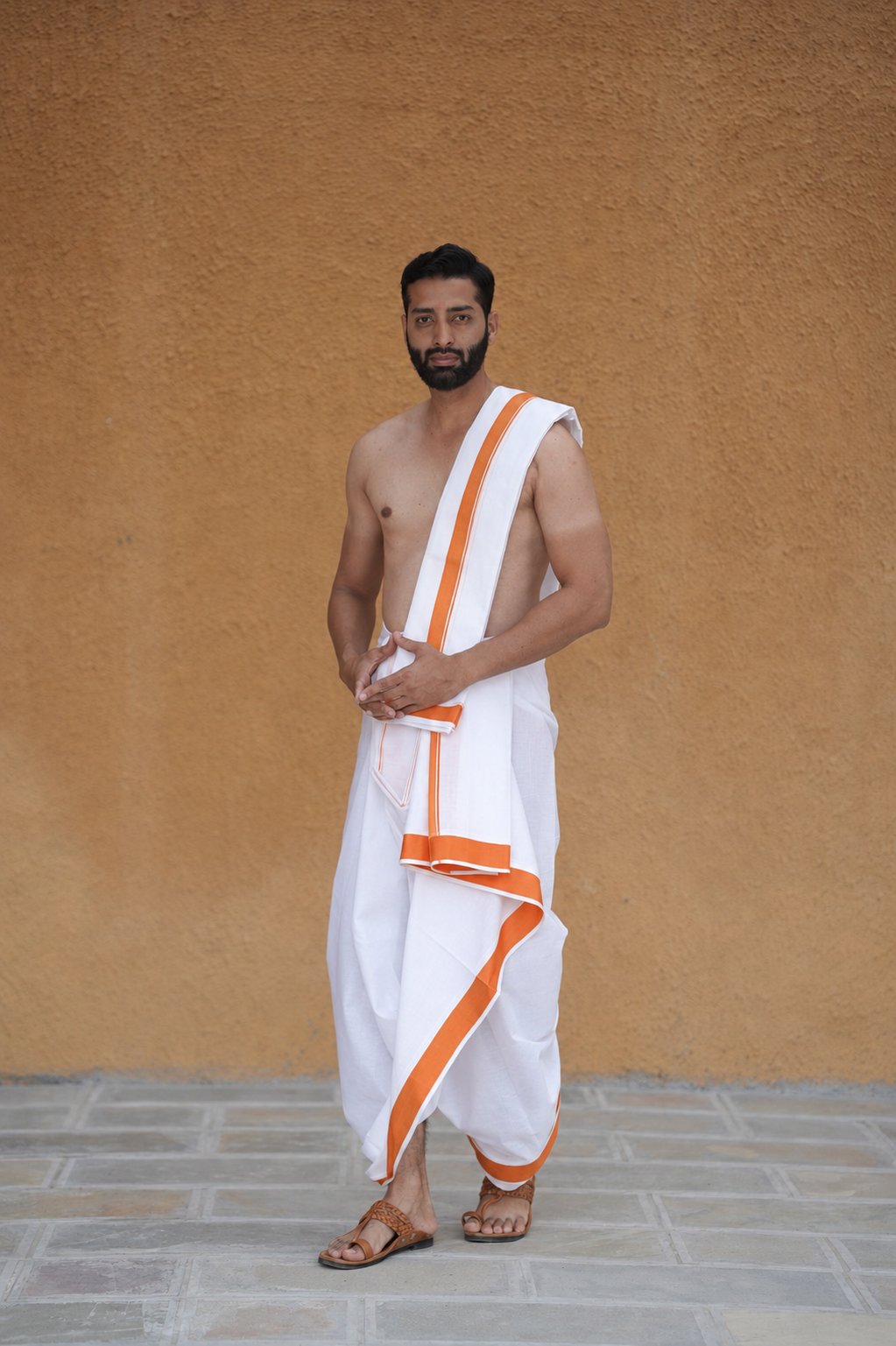 Man wearing a thailana jode cotton dhoti with khes